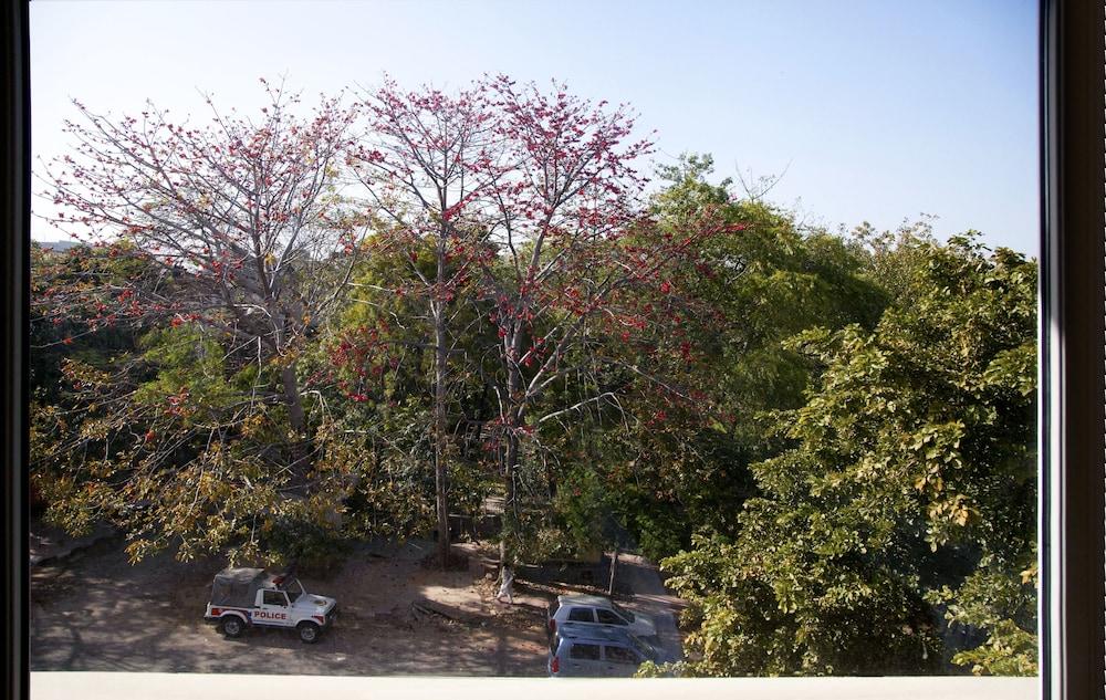 Alpina Hotels & Suites Neu-Delhi Exterior foto