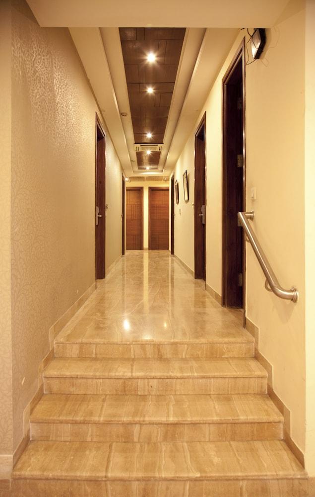 Alpina Hotels & Suites Neu-Delhi Exterior foto