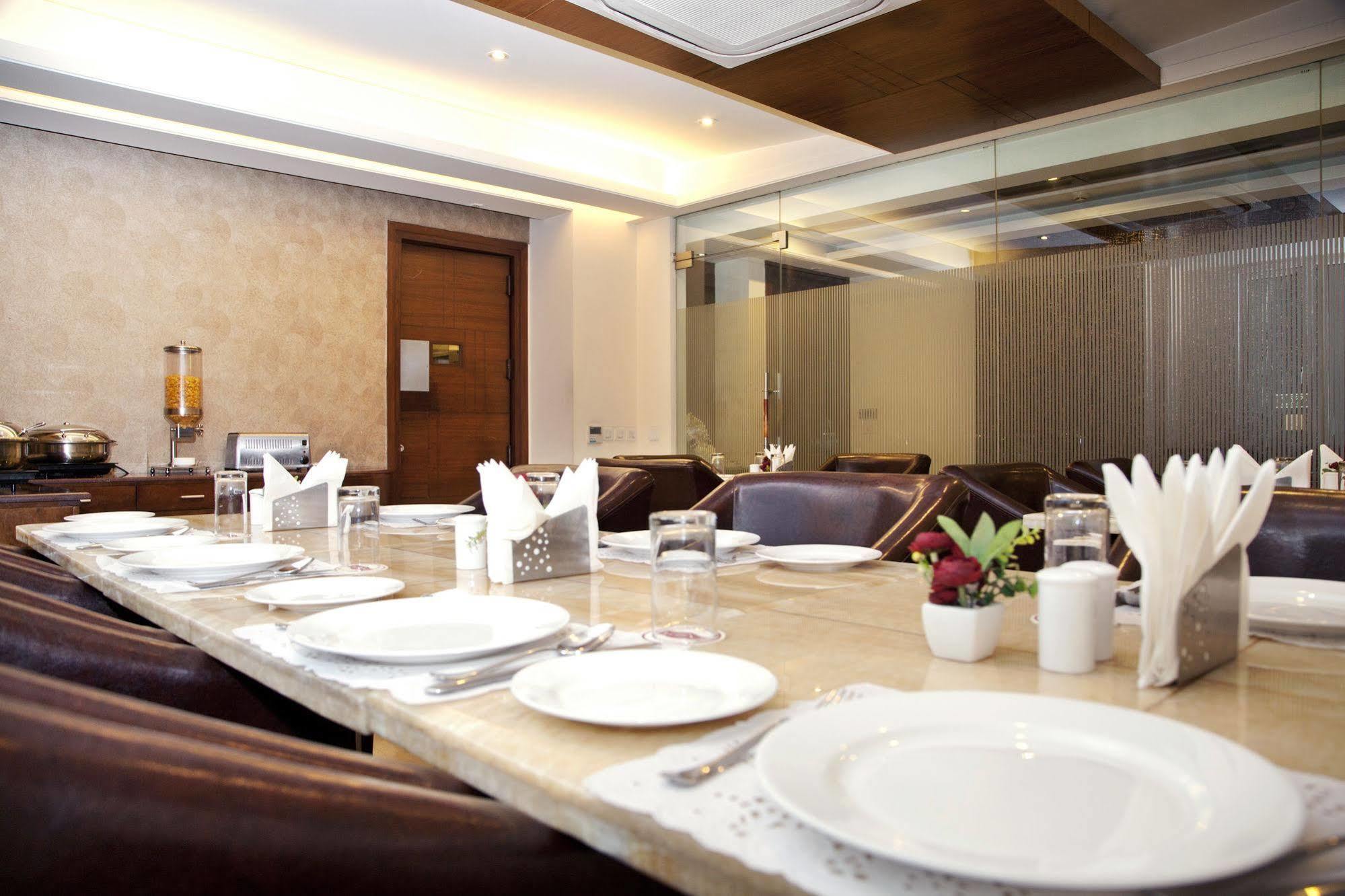 Alpina Hotels & Suites Neu-Delhi Exterior foto