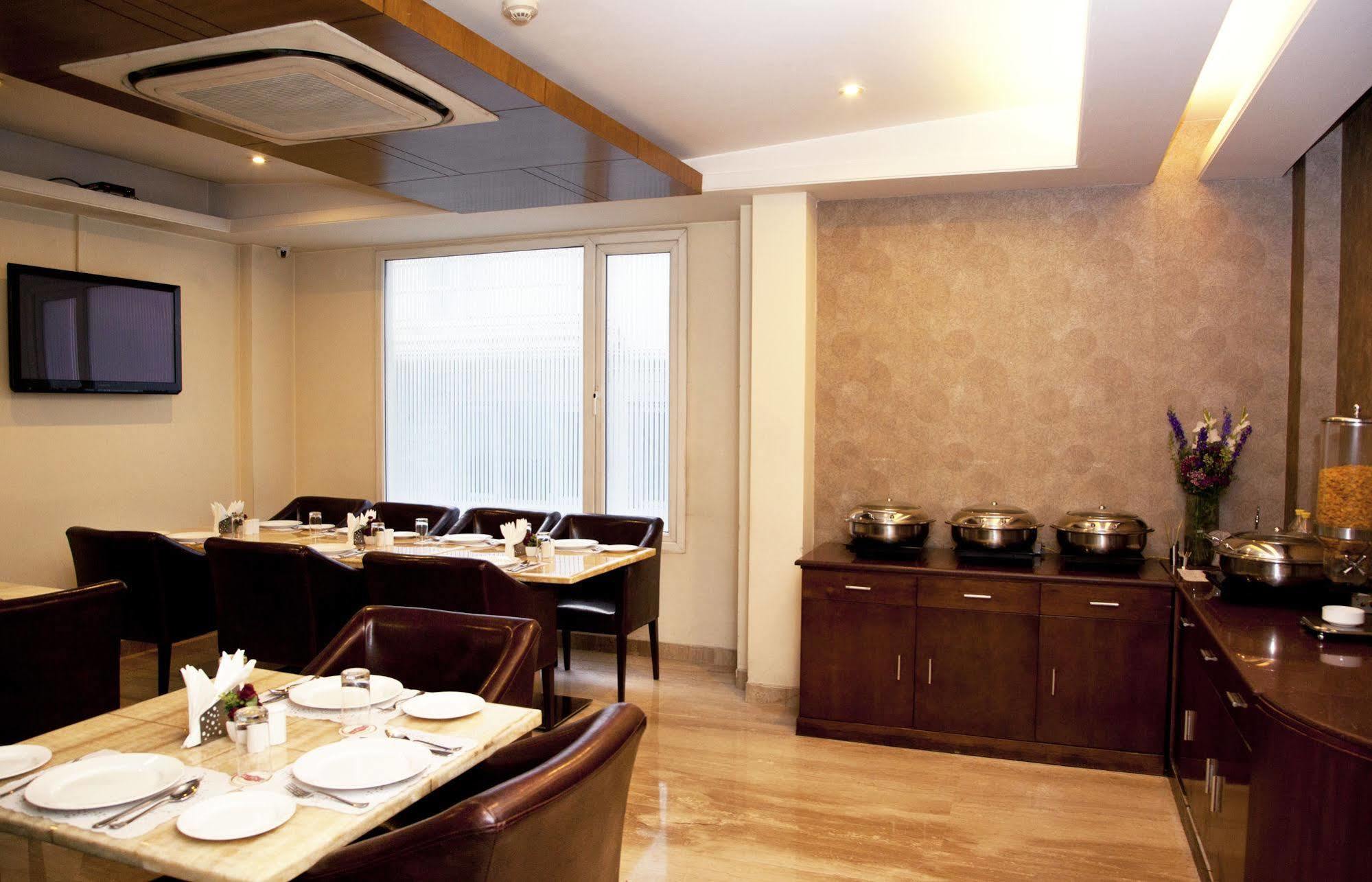 Alpina Hotels & Suites Neu-Delhi Exterior foto