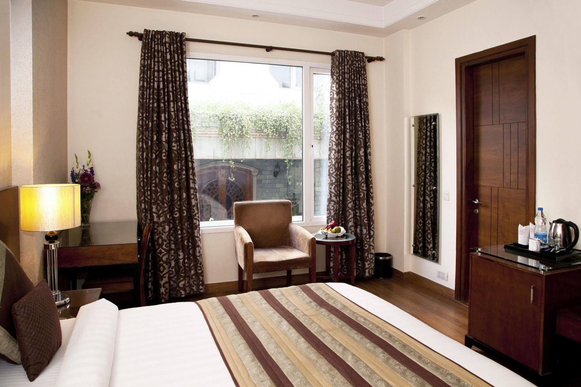 Alpina Hotels & Suites Neu-Delhi Exterior foto
