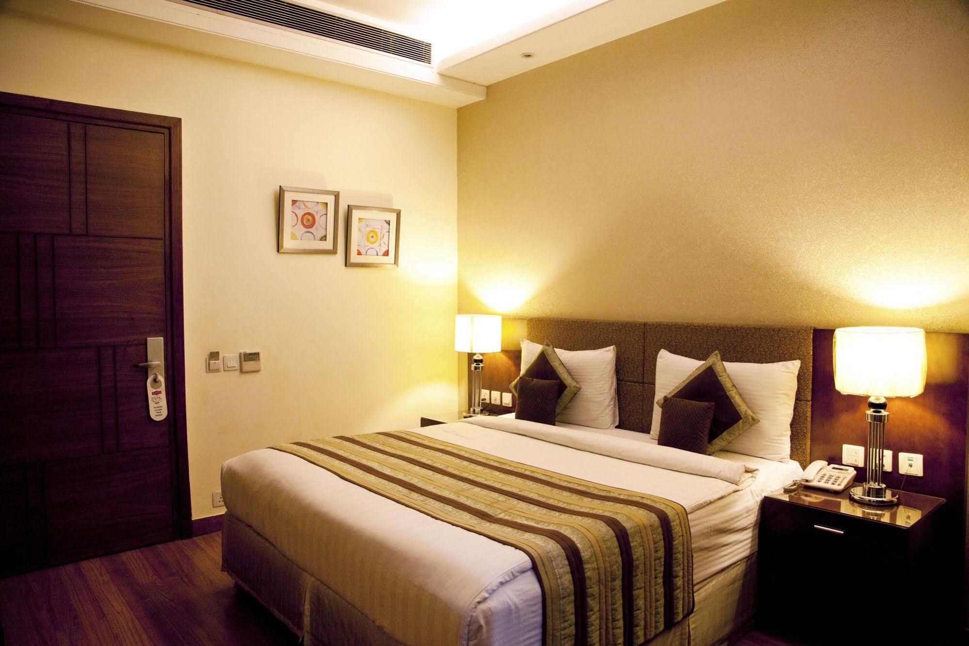 Alpina Hotels & Suites Neu-Delhi Exterior foto
