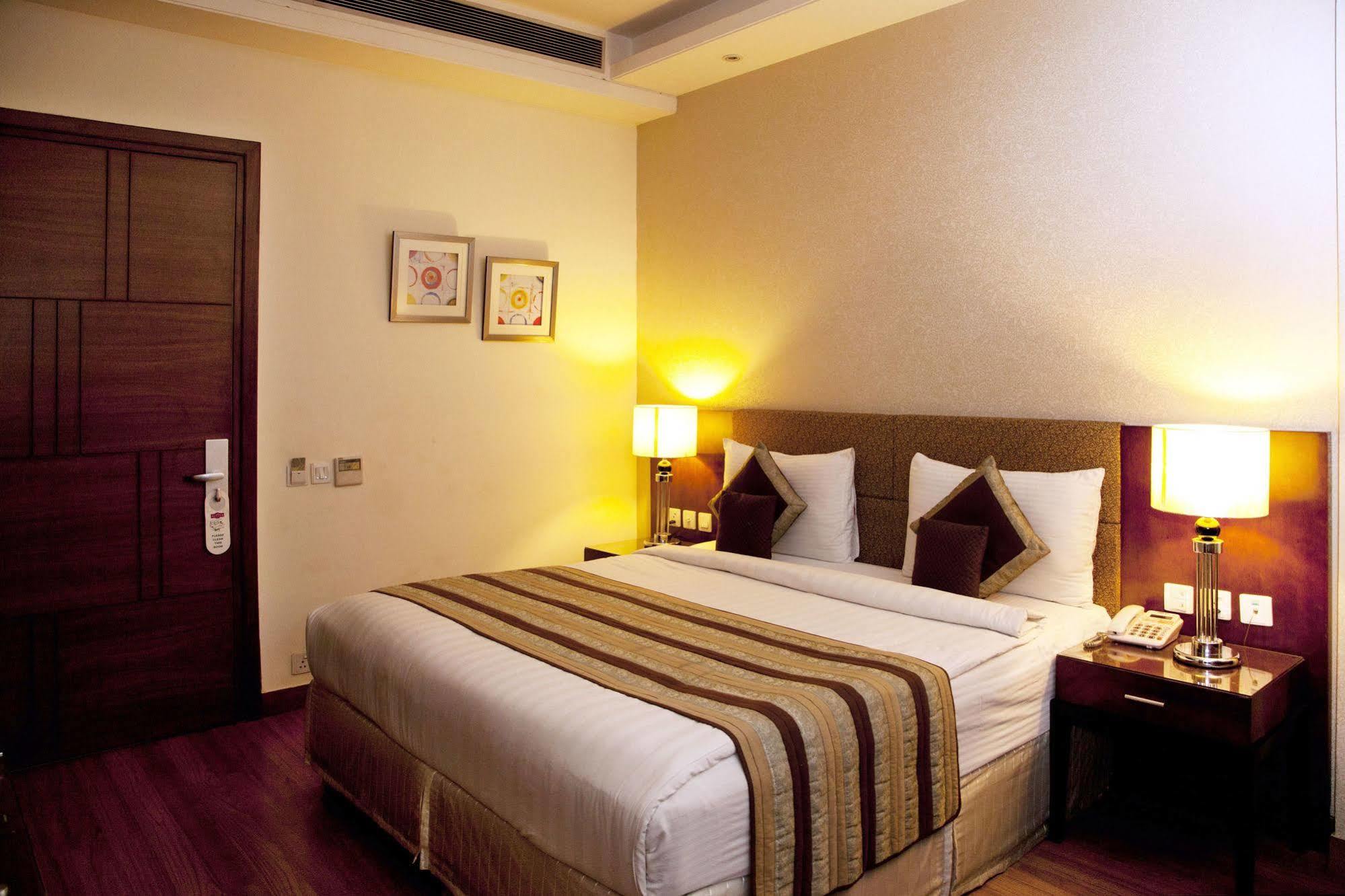Alpina Hotels & Suites Neu-Delhi Exterior foto
