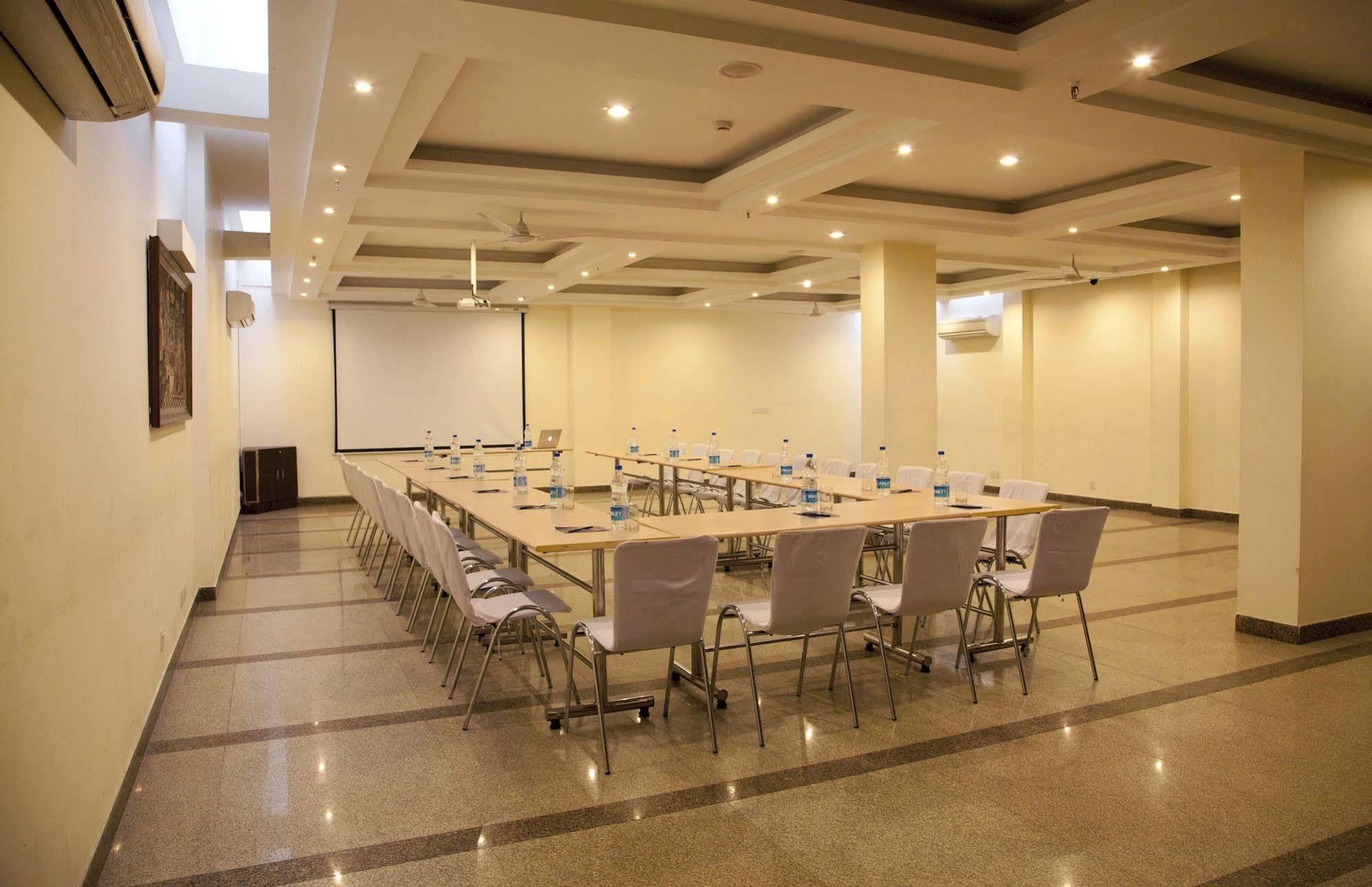 Alpina Hotels & Suites Neu-Delhi Exterior foto